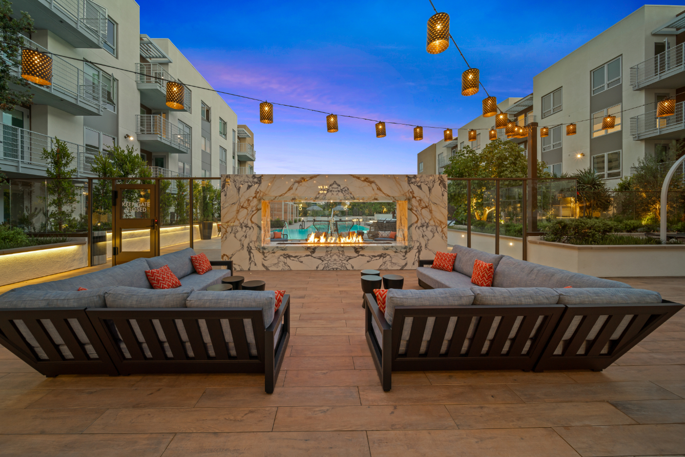 Halcyon House luxury amenities in Costa Mesa, CA